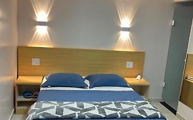 Hotel Ellos - Estacionamento e Café da Manhã Incluso